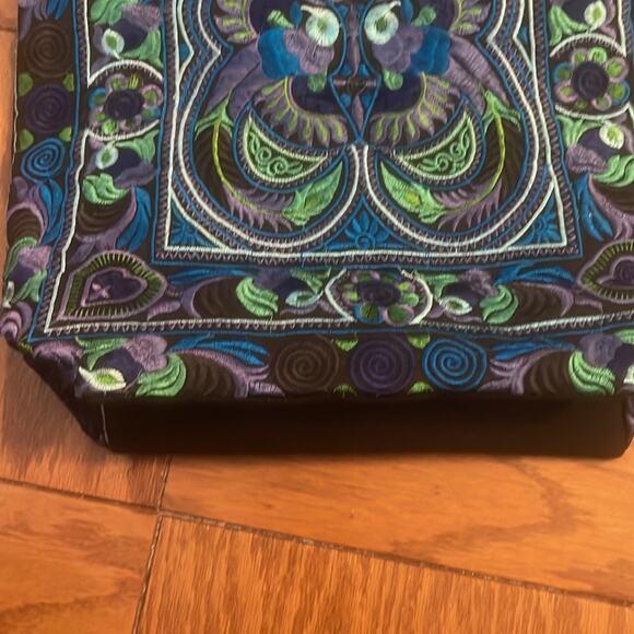 Embroidered pom pom Blue and Green Tote Bag - Picture 4 of 10